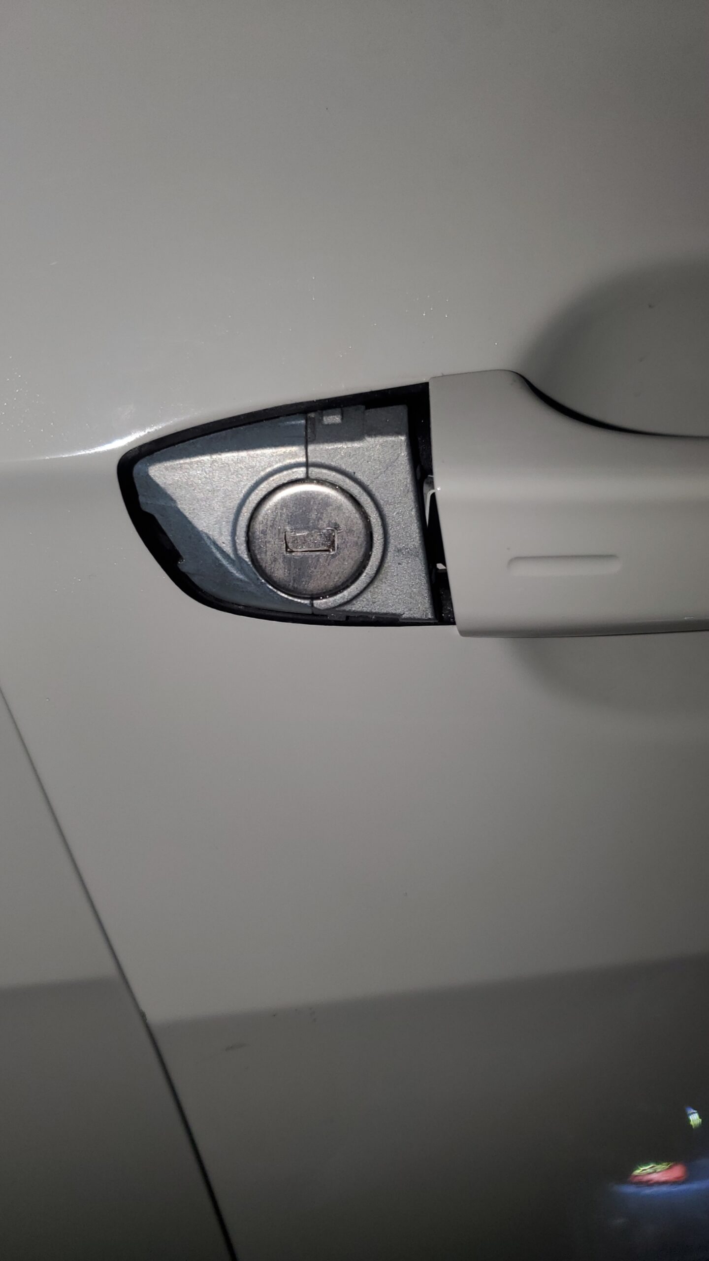 フォルクスワーゲンT-CROSS カギ開け作業 | 鍵交換・車の鍵紛失なら