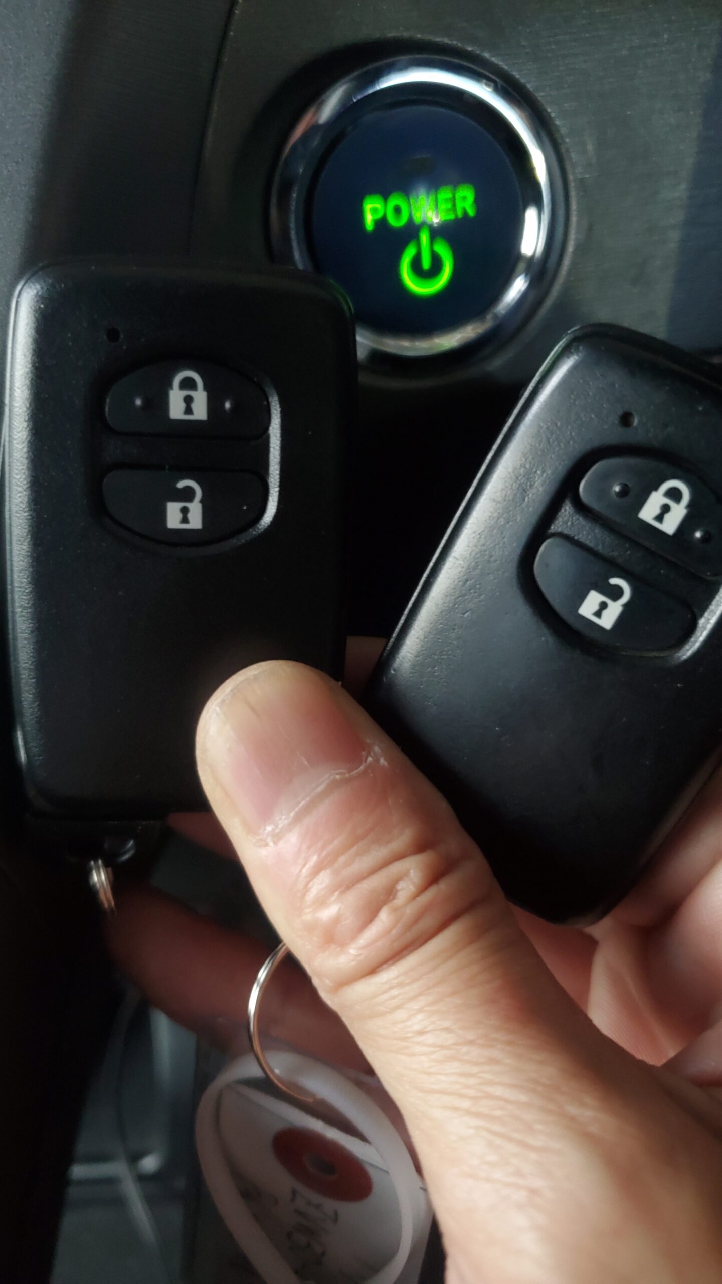 TOYOTA 平成25年式 ZVW30 プリウス スマートキー追加作業 | 鍵交換・車